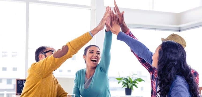 equipe de negócios celebrando